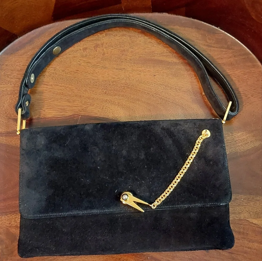 Vintage Black Shoulder Bag with Gold Chain Accent - Picture 4 of 11